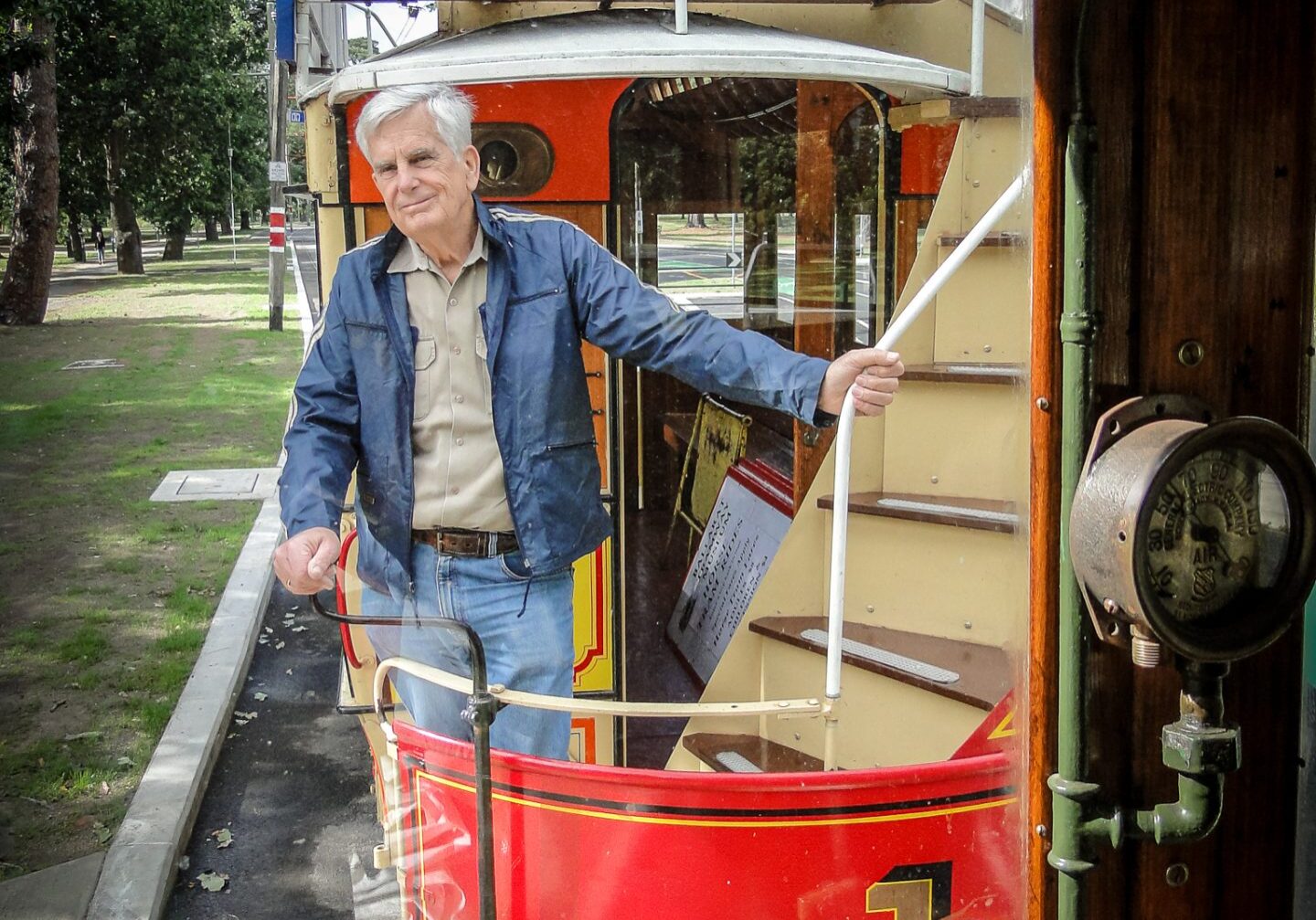 Peter supervises the safe towing of the Horse Tram.