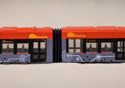 Toy model of Siemens Avenio Tram