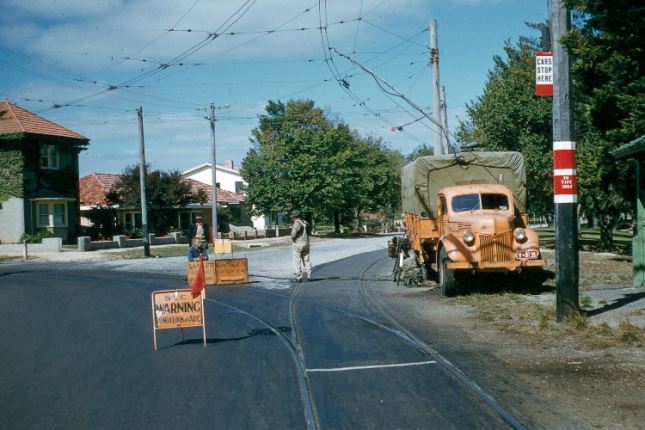 The SEC Welding truck working at the junction between the View Point line and Macarthur St. Note the setting contactor in the overhead.