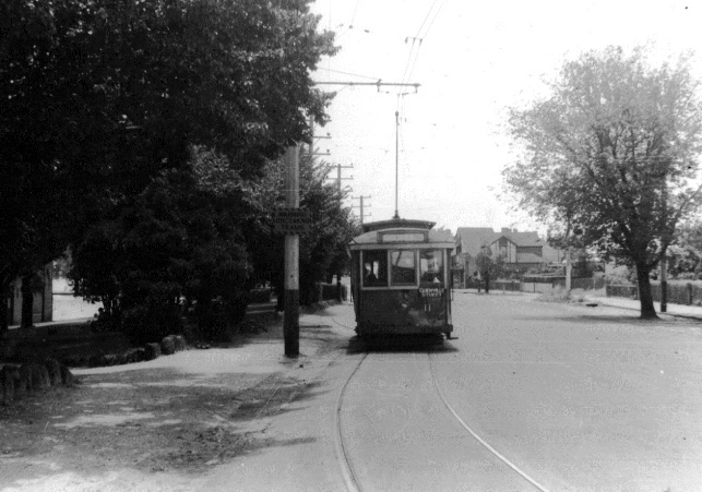 No. 11 about to enter the Mill Street Loop on the View Point line, 1951.